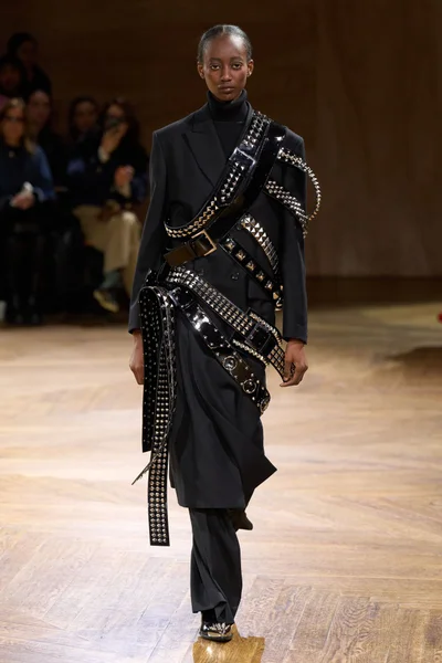 Look 32